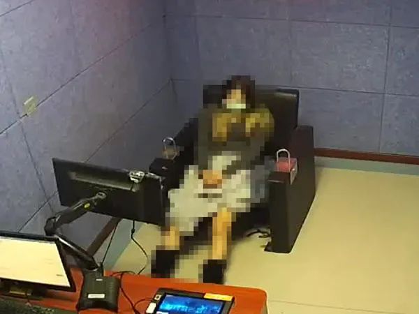 DƬ
